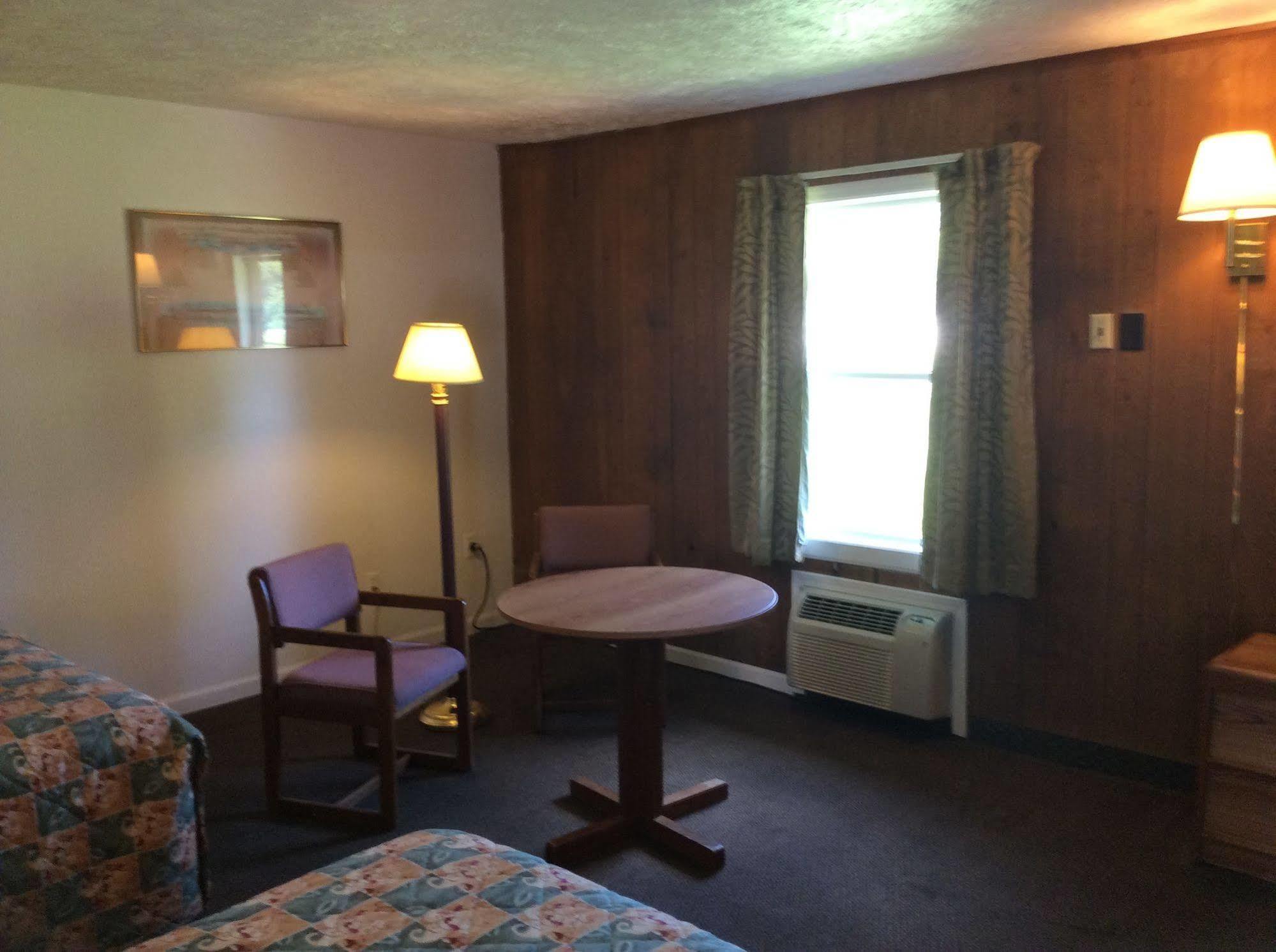 Woodridge Motel テレ・ホート エクステリア 写真