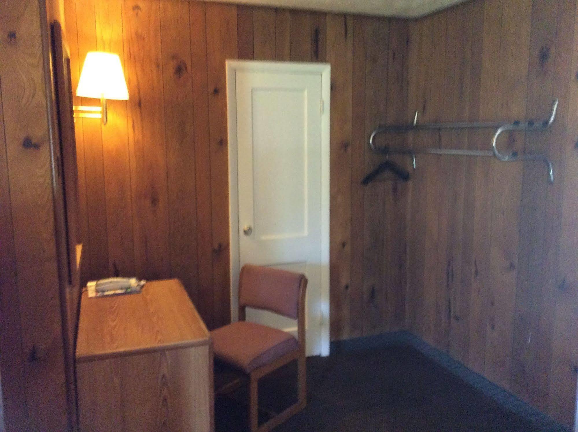 Woodridge Motel テレ・ホート エクステリア 写真